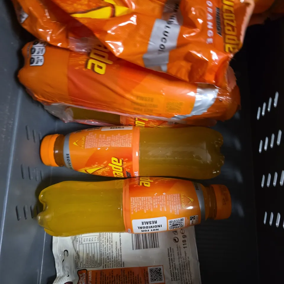 APPROXIMATELY 10 ASSORTED FOOD/DRINK PRODUCTS TO INCLUDE LUCOZADE, HEINZ TOMATO KETCHUP, GALAXY MINSTRELS ETC 