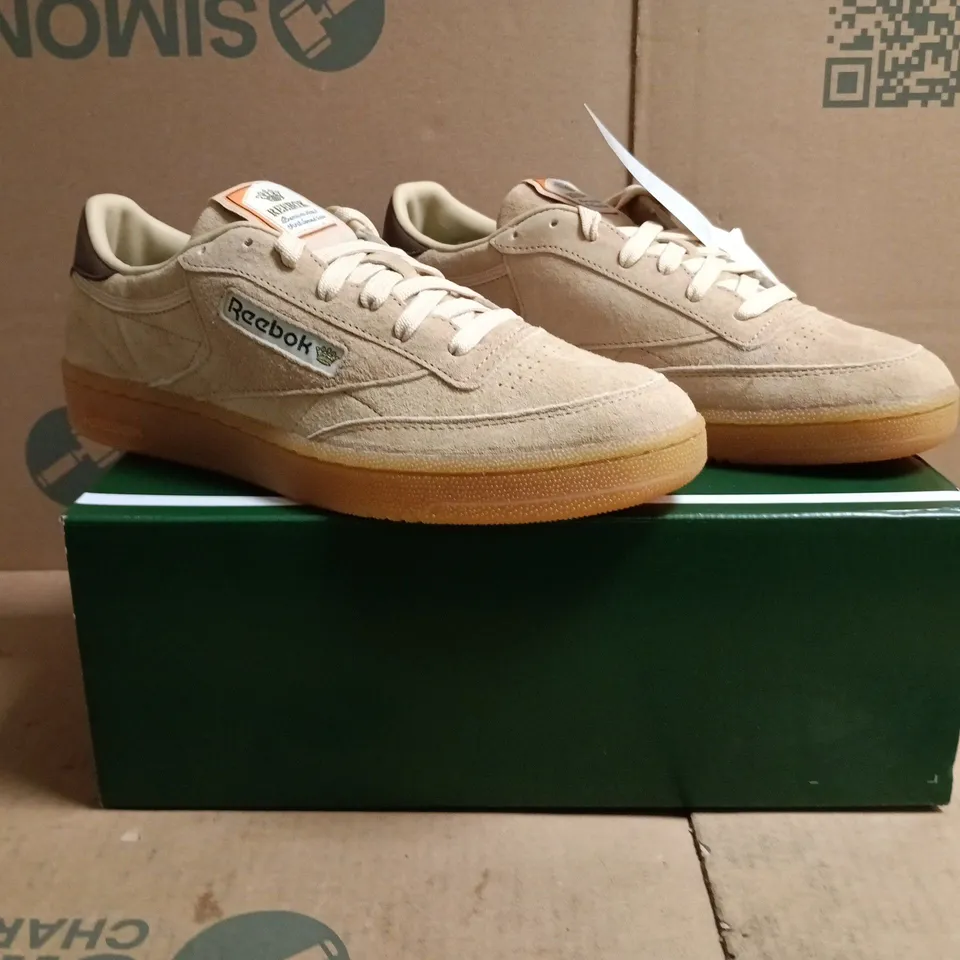 BOXED PAIR OF REEBOK CLUB C 85 TRAINERS IN TAN SIZE UK 8.5