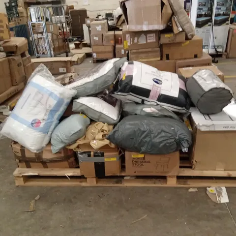 PALLET OF ASSORTED INCOMPLETE FURNITURE PARTS AND BEDDING PRODUCTS 