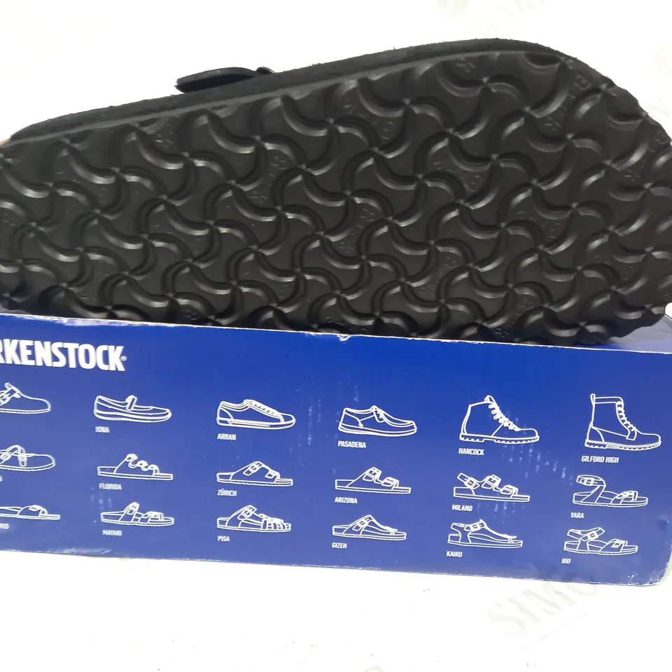 BOXED PAIR OF BIRKENSTOCK BOSTON BS SHOES IN BLACK UK SIZE 9