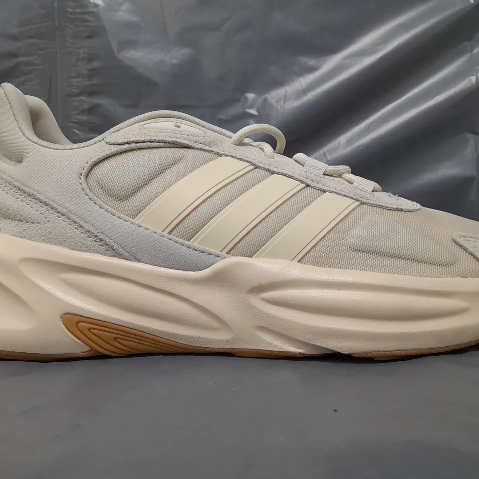 PAIR OF ADIDAS OZELLE SHOES IN CREAM UK SIZE 10