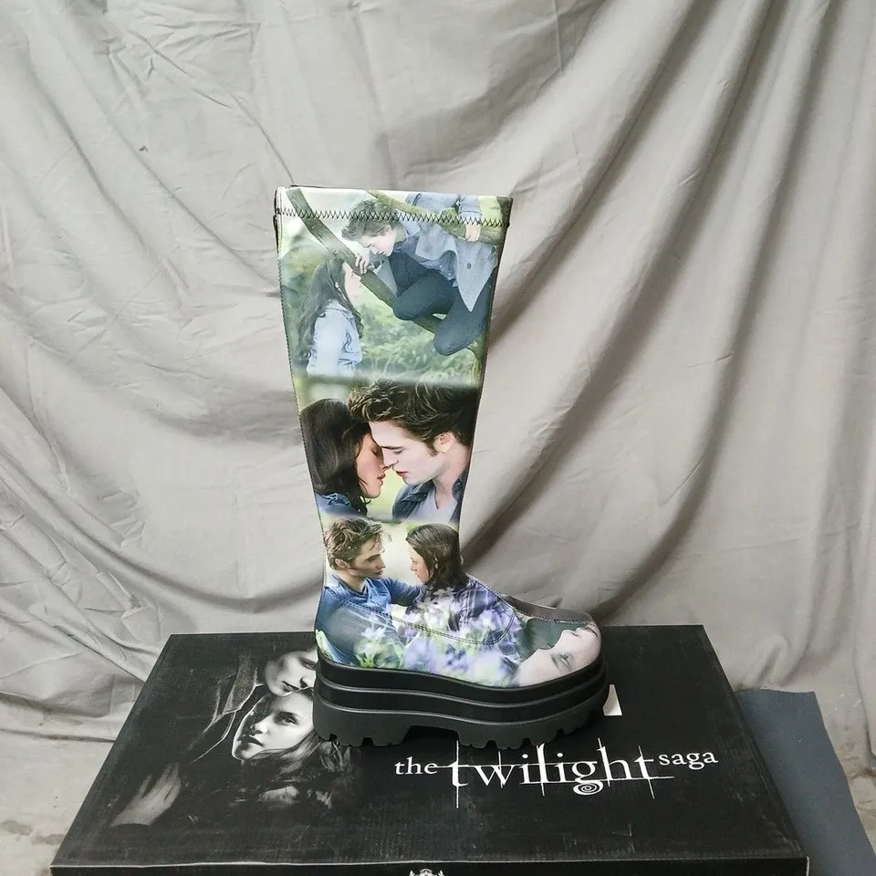 KOI THE TWILIGHT SAGA BOOTS BOXED SIZE 4