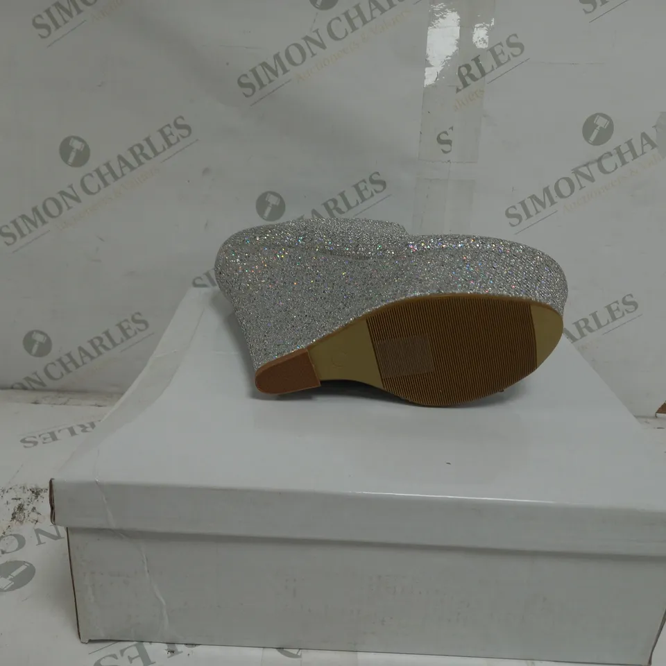 APPROXIMATELY 10 BRAND NEW BOXED PAIRS OF KOI COUTURE PLATFORM SHOES IN SILVER/SHIMMER TO INCLUDE SIZES 4, 5, 6