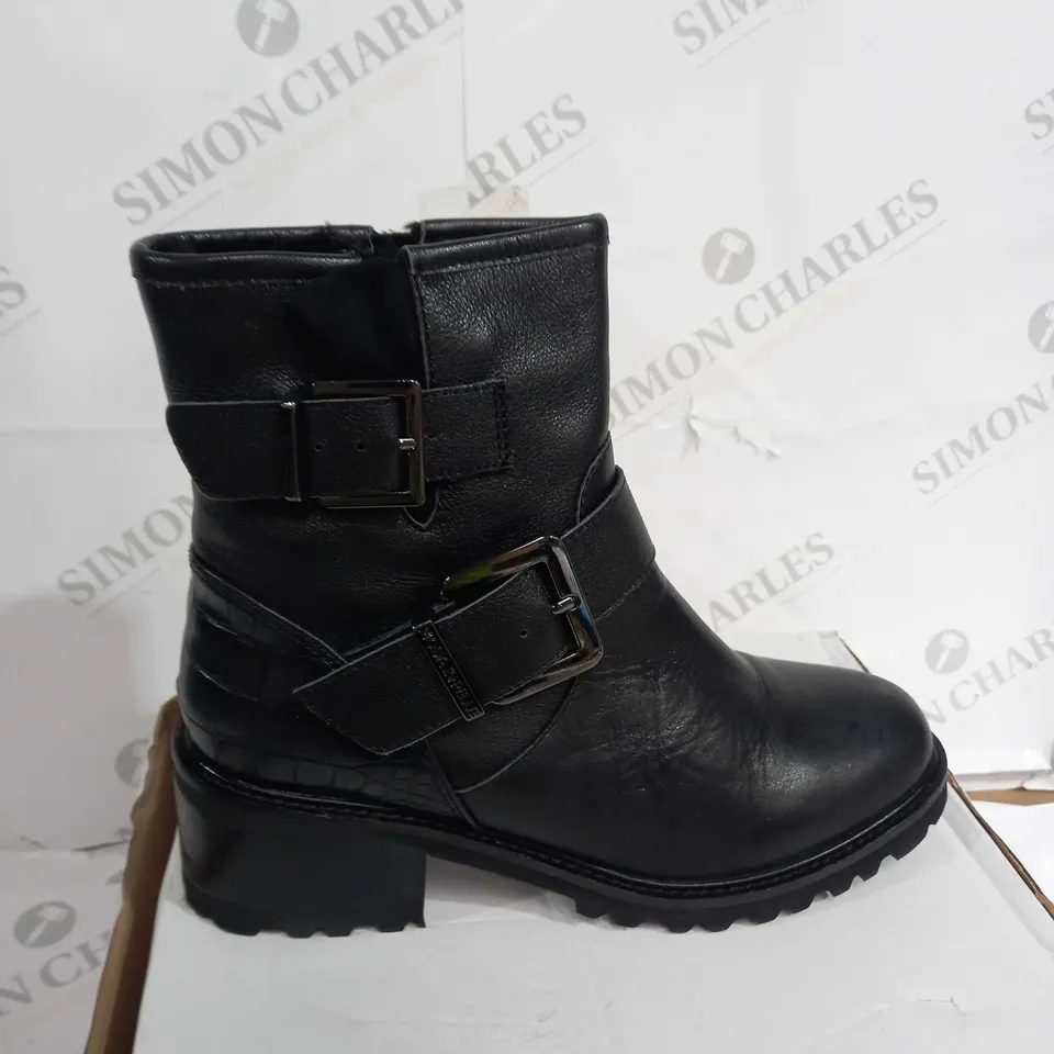 BOXED PAIR OF MODA IN PELLE CORNELLE BLACK LEATHER BOOTS - UK 6