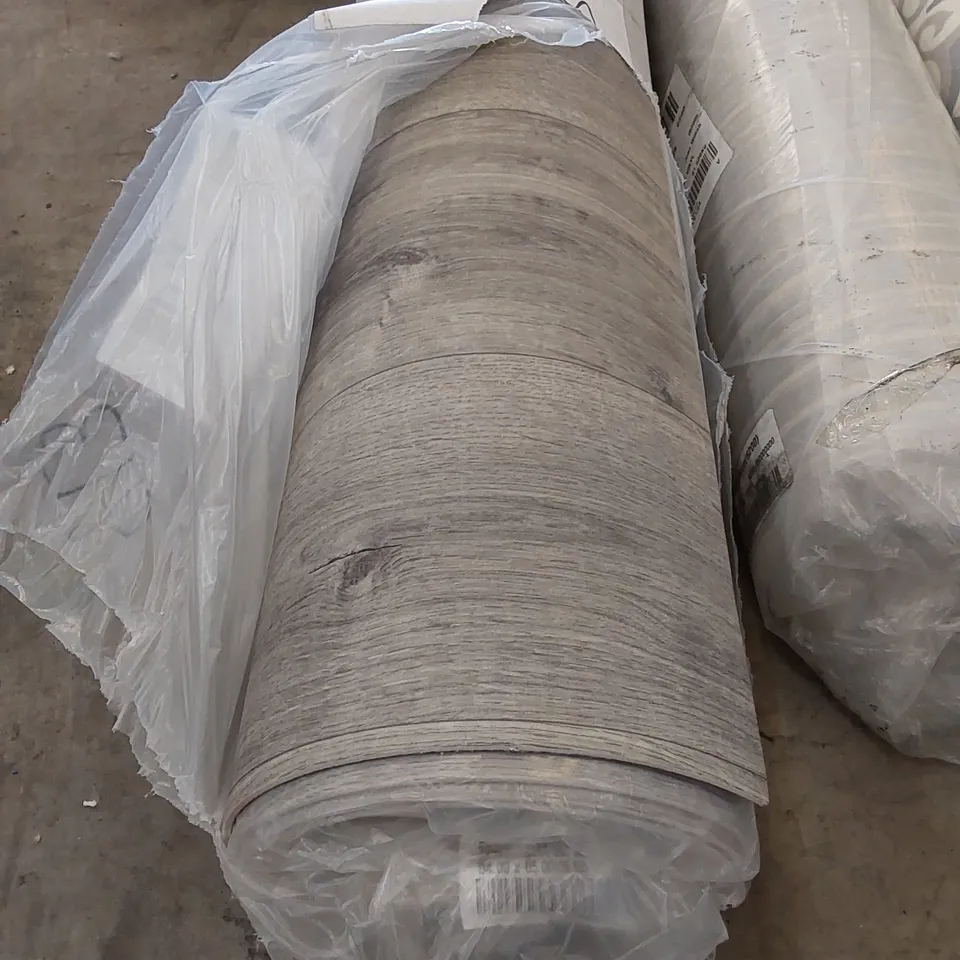 ROLL OF QUALITY ZDISC ROMA HELSINKI VIYNL // SIZE: APPROXIMATELY 4 X 5m
