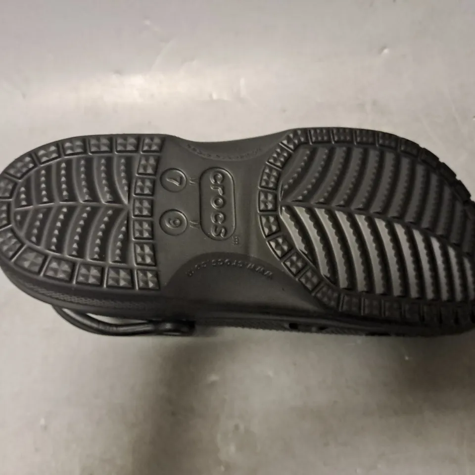 CROCS BLACK BAYA CLOGS - UK M6 