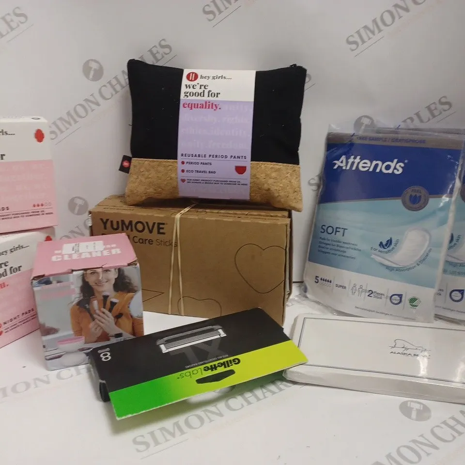 APPROXIMATELY 10 ASSORTED HEALTH AND BEAUTY ITEMS INCLUDING PANTY LINERS, PERIOS PADS, MAKE UP BRUSH CLEANER