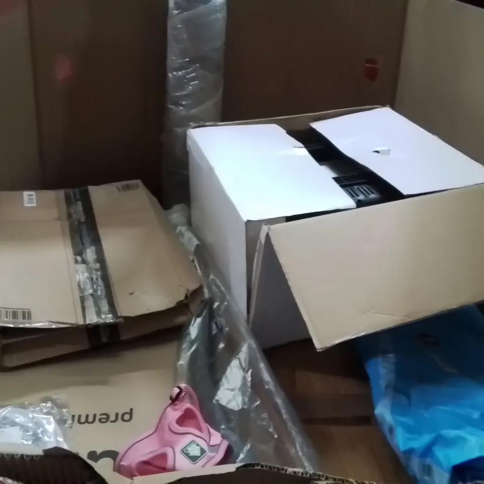 PALLET OF ASSORTED HOUSEHOLD GOODS AND PRODUCTS TO INCLUDE;FAN,LAPTOP DESK,SERVING TRAY