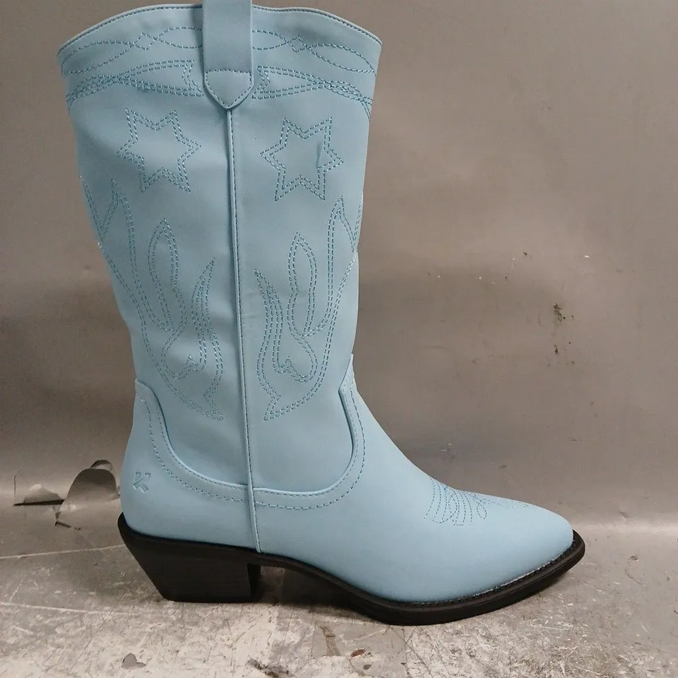 BOXED PAIR OF KOI SLINGSTAR COWBOY BOOTS IN BLUE SIZE UK 6