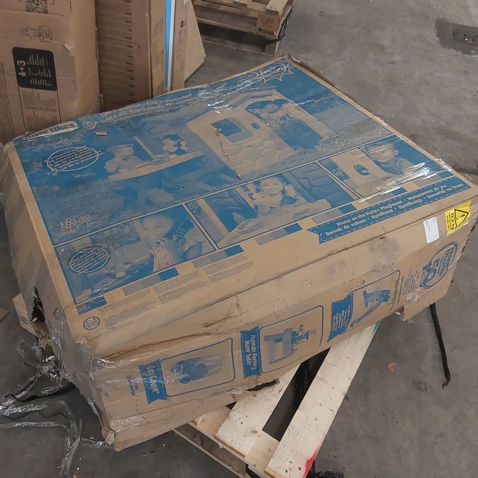 BOXED LITTLE TIKES PICNIC ON THE PATIO PLAYHOUSE