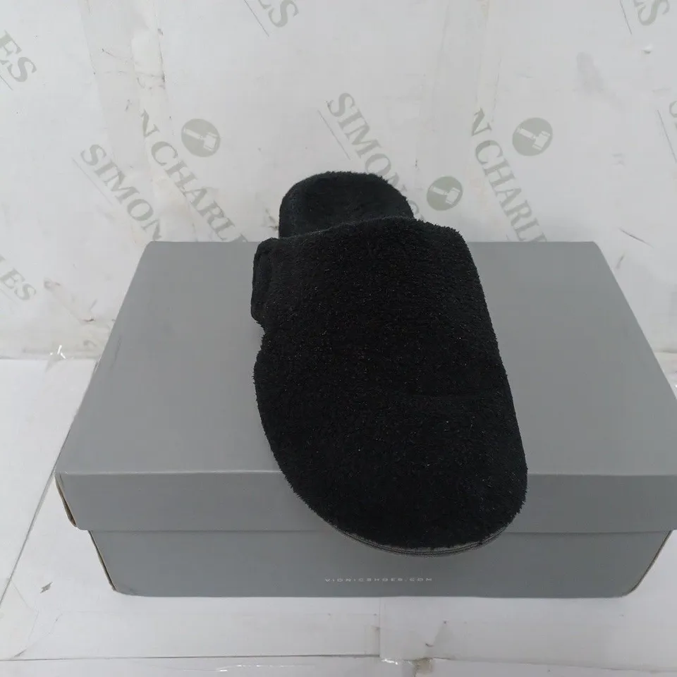 BOXED PAIR OF VIONIC TERRY SLIPPERS IN BLACK SIZE 6