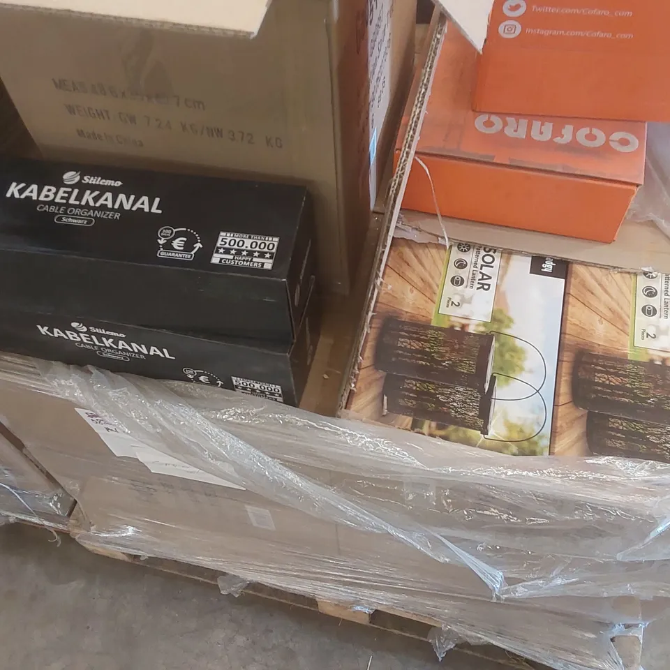 PALLET CONTAINING A LARGE QUANTITY OF ASSORTED ITEMS INCLUDING: GADGY SOLAR PATTERNED LANTERNS, CABLE ORGANISERS ECT