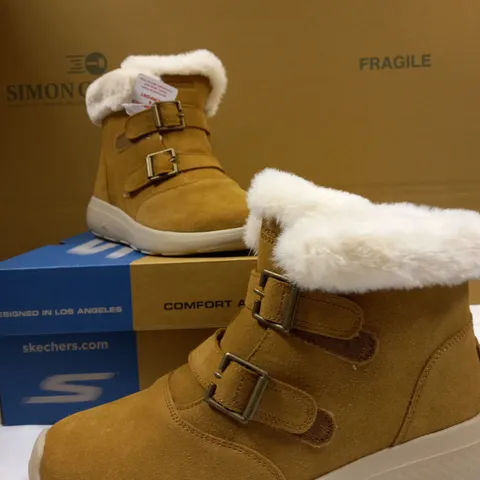 SKETCHERS ON THE GO WINTER FLING BOOT SIZE 6.5