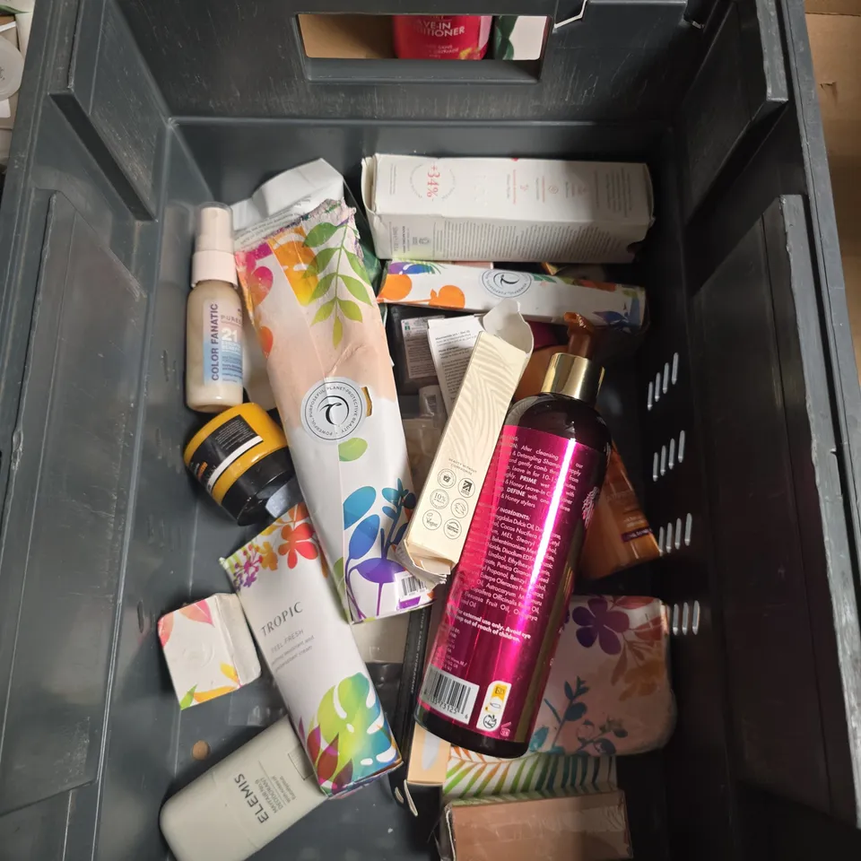 APPROXIMATELY 15 ASSORTED HEALTH & BEAUTY PRODUCTS TO INCLUDE BOOTS SHAMPOO, TROPIC FACIAL PADS, MIELLE LEAVE IN CONDITIONER ETC - COLLECTION ONLY 
