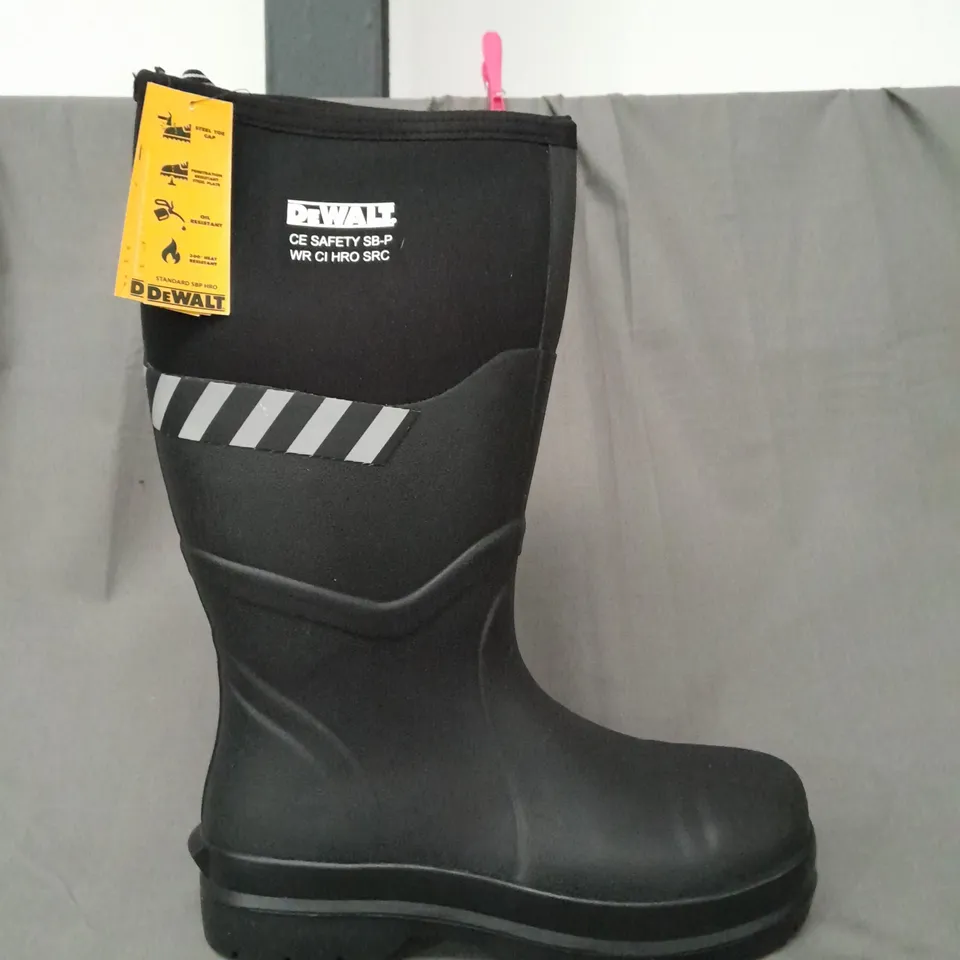 BOXED PAIR OF DEWALT STEEL TOE SAFETY BOOTS IN BLACK UK SIZE 8