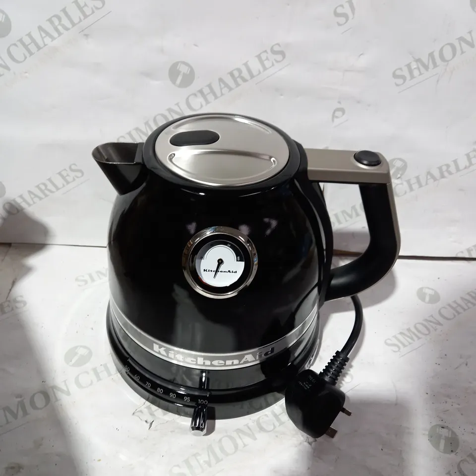 BOXED KITCHEN AID ARTISAN 1.5L RED KETTLE