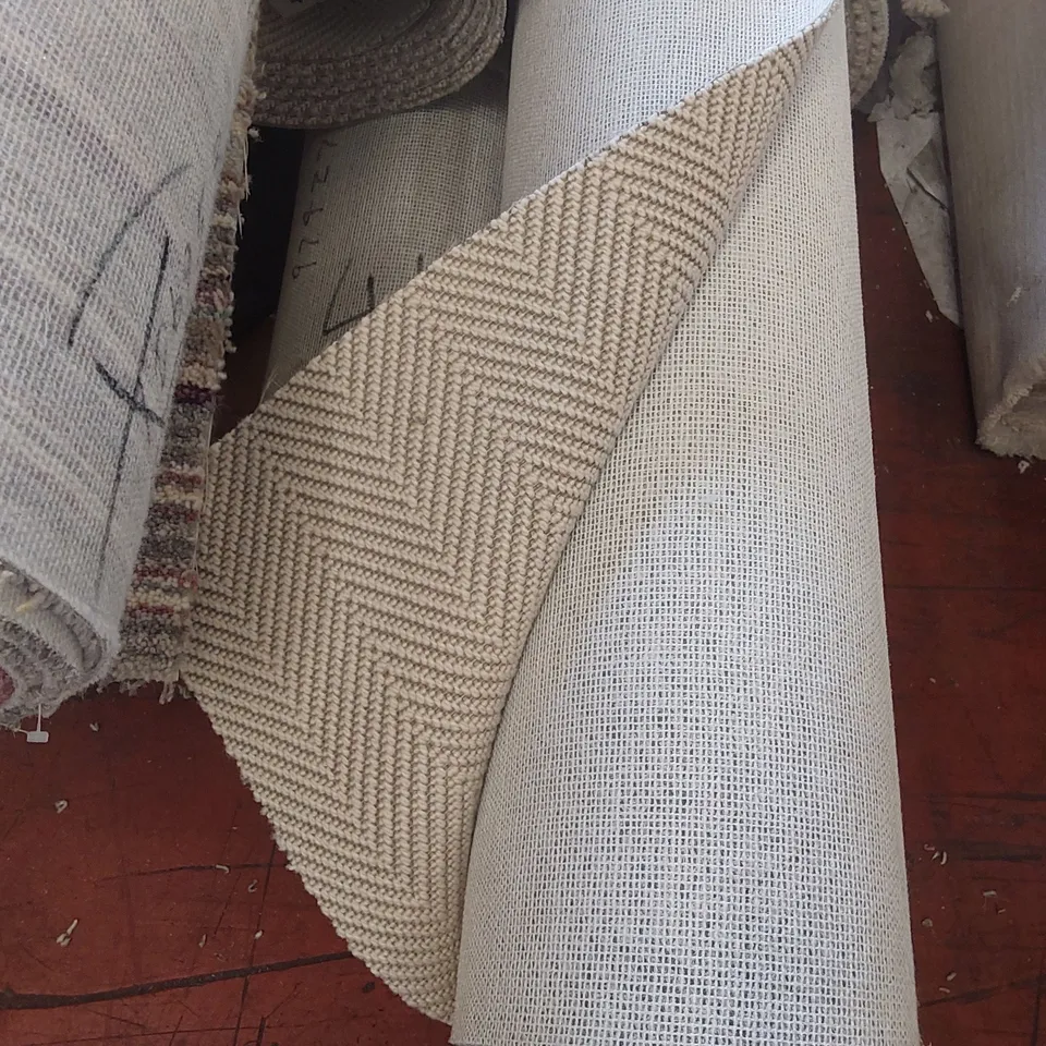 ROLL OF QUALITY GATSBY GOLDEN AGE CARPET - APPROXIMATELY 4 x 2.73m