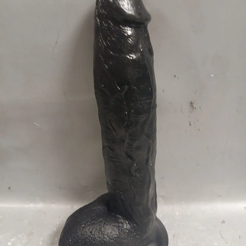 11" SILICONE SUCTION DILDO 