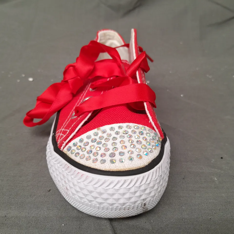 BOX OF APPROXIMATELY 20 BOXED PAIRS OF DESIGNER SHOES IN RED W. JEWEL EFFECT - VARIOUS SIZES