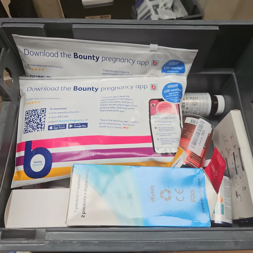 TOTE OF APPROXIMATELY 20 ASSORTED HEALTHCARE PRODUCTS TO INCLUDE PREGNANCY TESTS - VITA BRIGHT VEGAN APPLE CIDER GUMMIES AND RESCUE NIGHT LIQUID MELTS
