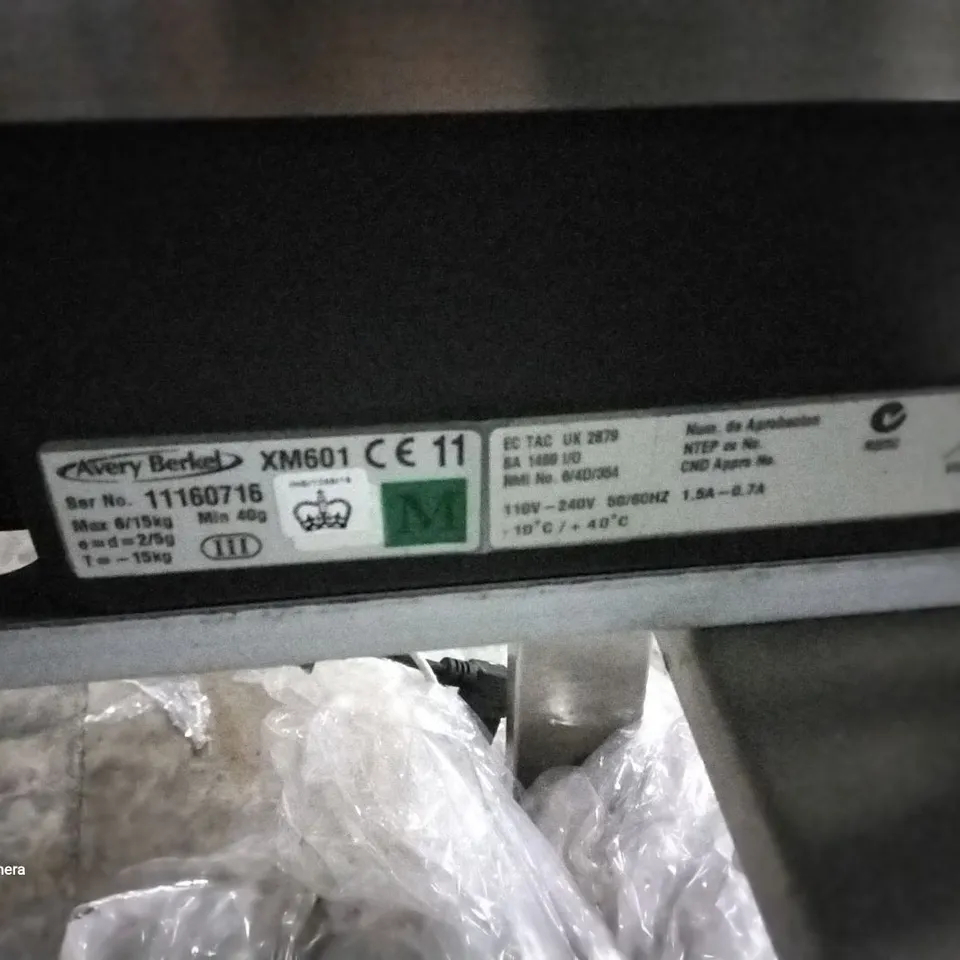 AVERY BERKEL WEIGH /WRAP STATION