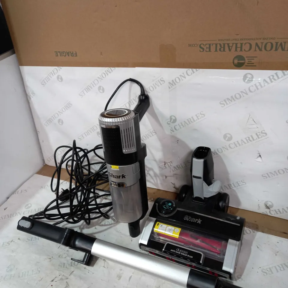 SHARK STRATOS ANTI HAIR WRAP PET PRO VACUUM CLEANER
