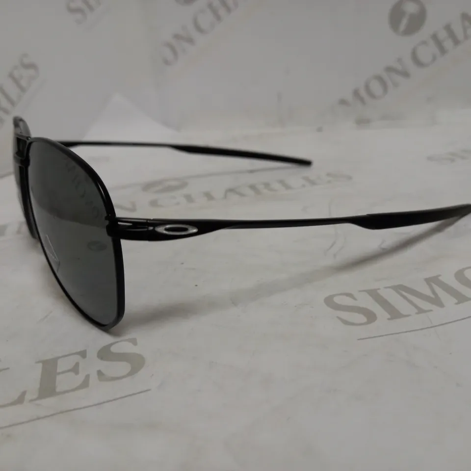 OAKLEY AVIATOR METAL FRAME SUNGLASSES RRP £198
