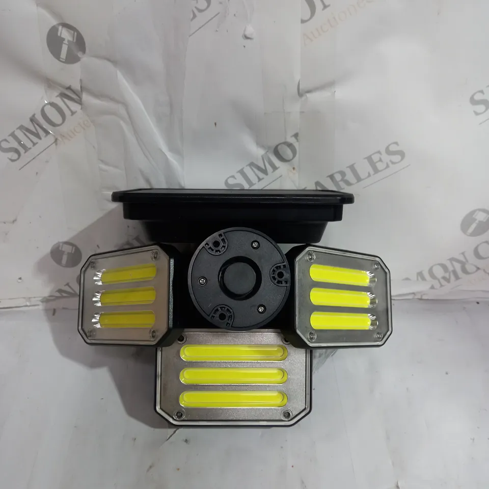 BOXED BELL & HOWELL 300 LUMENS BIONIC FLOODLIGHT