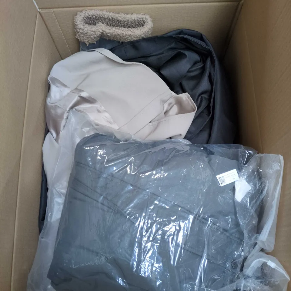 BOX OF APPROXIMATELY 15 ASSORTED CLOTHING ITEMS TO INCLUDE RED BULL CAP, BROOKLYN HOODIE, MEDIUM SHIRT, SOCKS ETC