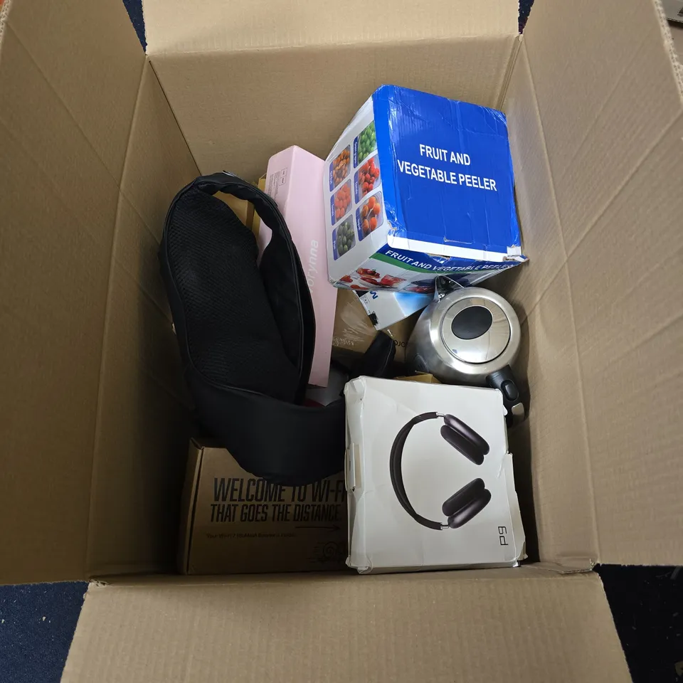 BOX OF APPROXIMATELY 15 ASSORTED HOUSEHOLD ITEMS TO INCLUDE P9 HEADPHONES, VORYNNA, FRUIT AND VEGETABLE PEELER, MASSAGER ETC