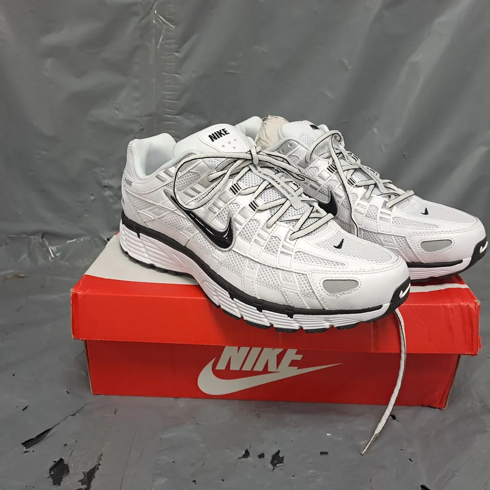 BOXED PAIR OF NIKE P-6000 SHOES IN WHITE/GREY/BLACK SIZE UK 10
