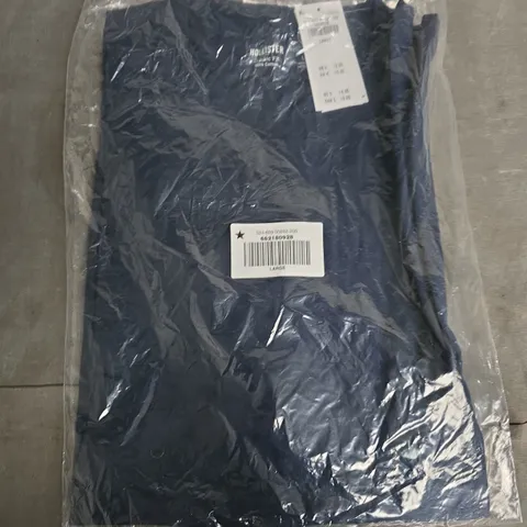 BAGGED HOLLISTER CLASSIC FIT TEE IN NAVY - LARGE
