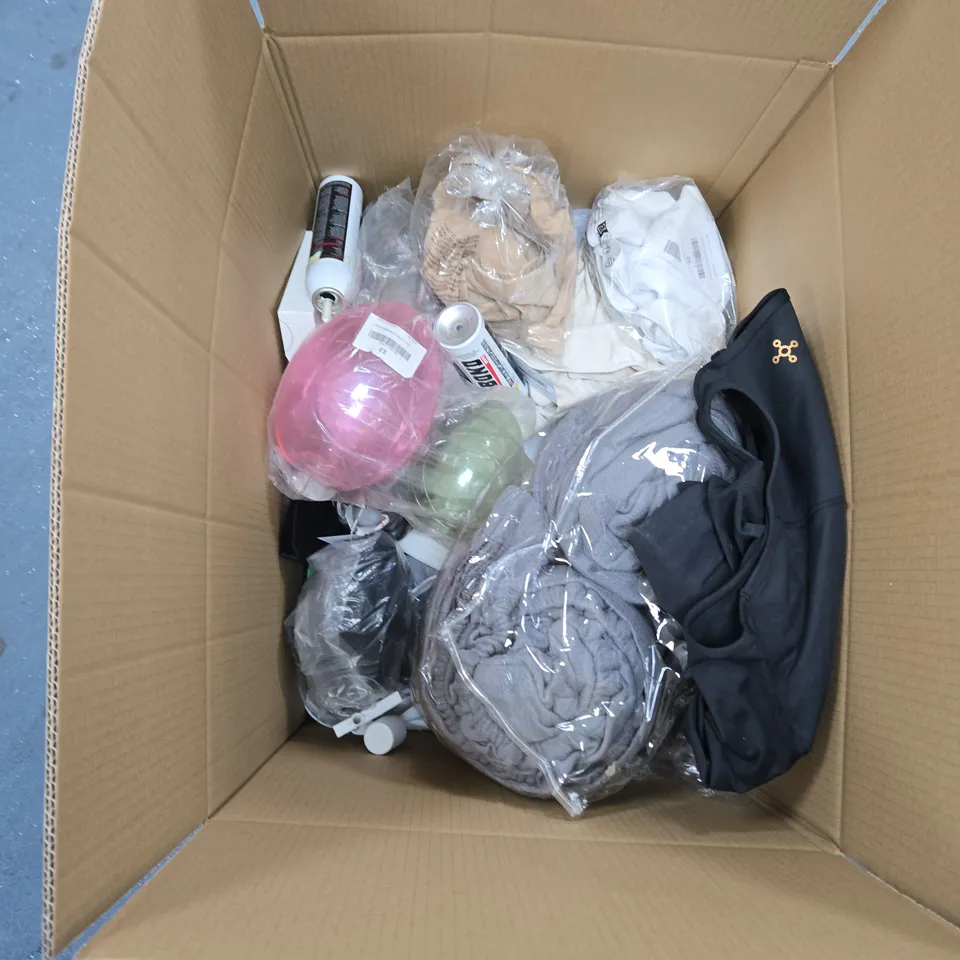BOX OF APPROXIMATELY 12 ASSORTED ITEMS TO INCLUDE: KIPLING BAG 