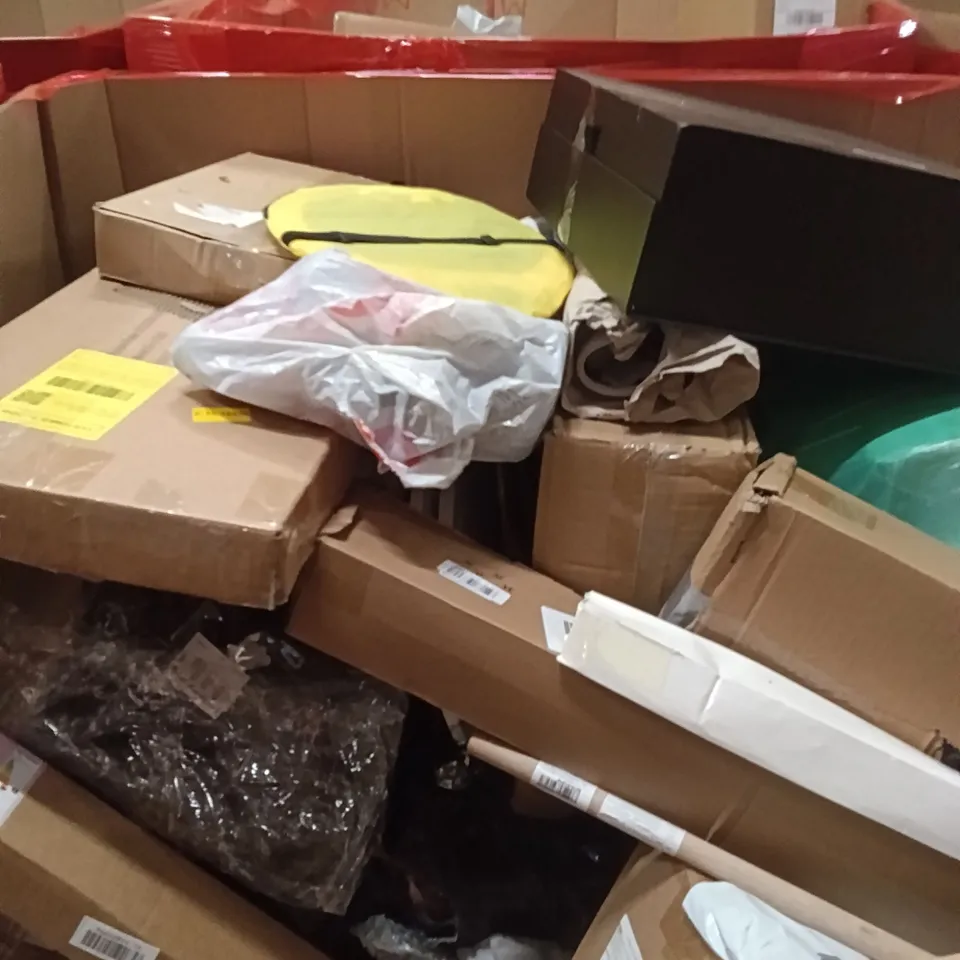 PALLET CONTAINING A LARGE QUANTITY OF ITEMS TO INCLUDE - PET CARRIER, INDUCTION COOKTOP, CAMPING TENT ETC