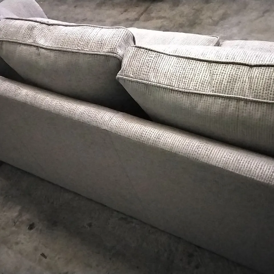 QUALITY DESIGNER PARKER KNOLL 3 SEATER SOFA IN SILVER PATTERNED FABRIC