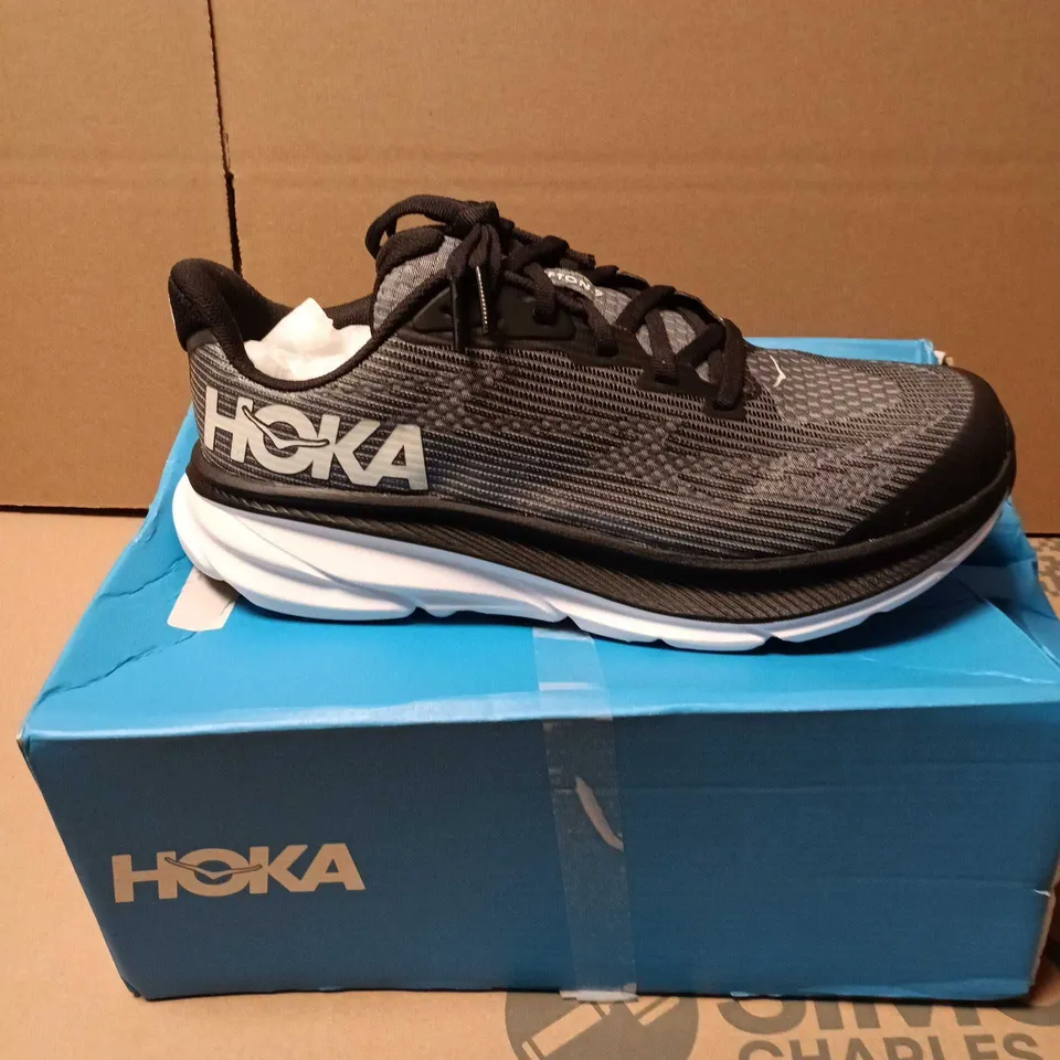 BOXED PAIR OF HOKA CLIFTON 9 YOUTH TRAINERS - 5
