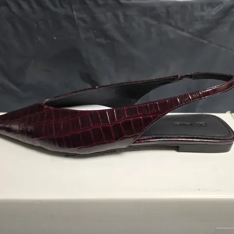 WOMEN'S BURGUNDY CROCODILE-EFFECT MULE – UK 6 (EU 39)