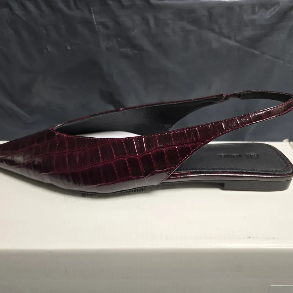 WOMEN'S BURGUNDY CROCODILE-EFFECT MULE – UK 6 (EU 39)
