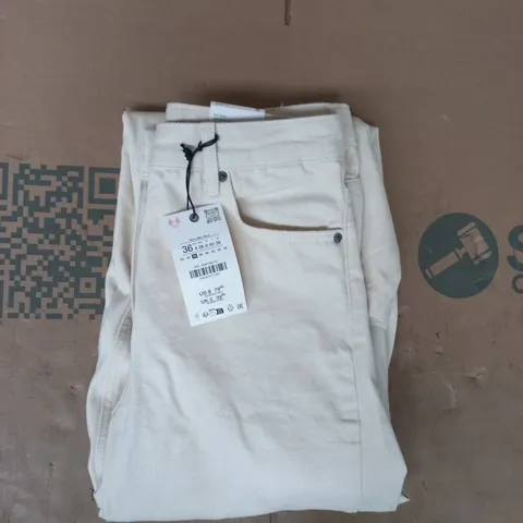ZARA JEANS IN CREAM SIZE UK 8
