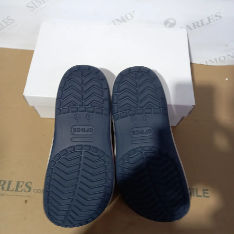 BOXED PAIR OF CROCS SIZE M9