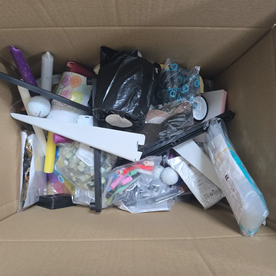 APPROXIMATELY 20 ASSORTED HOUSEHOLD PRODUCTS TO INCLUDE WAX MELTS, V CHARGER AND GOLF BALLS