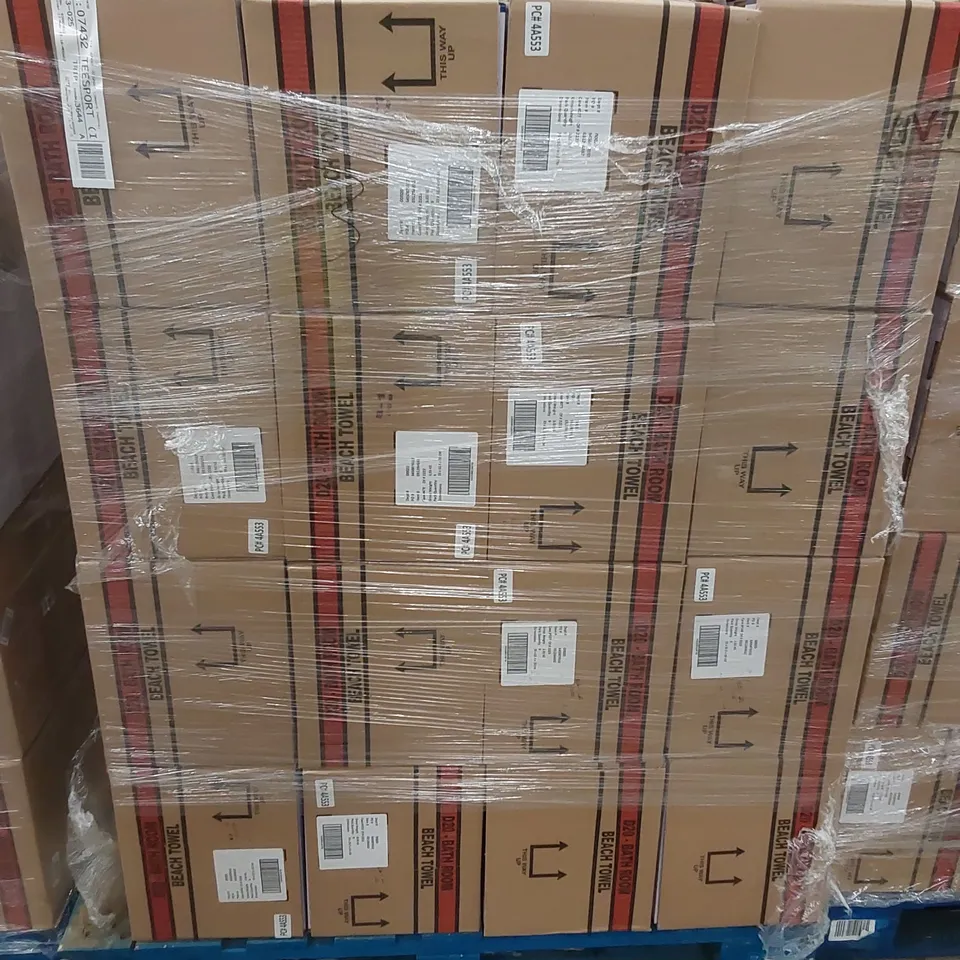 PALLET TO CONTAIN APPROX 48 BOXES OF BRAND NEW UNION JACK BEACH TOWELS - 9 TOWELS PER BOX // SIZE: APPROX 71 X 152cm // COMBINED RRP £2,376.00