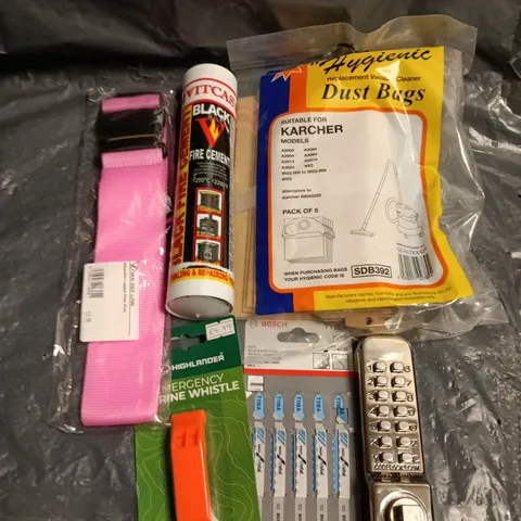 APPROXIMATELY 15 ASSORTED HOUSEHOLD ITEMS TO INCLUDE DOOR LOCK, MARINE WHISTLE, DUST BAGS ETC 