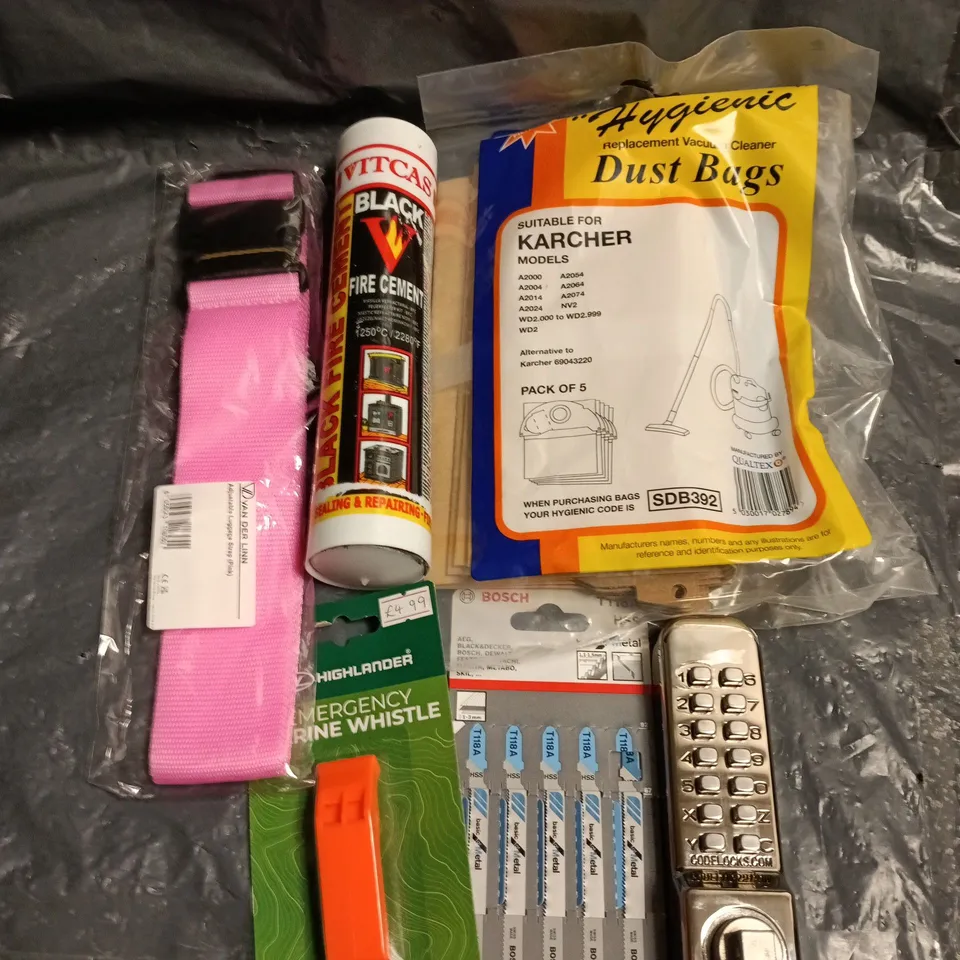 APPROXIMATELY 15 ASSORTED HOUSEHOLD ITEMS TO INCLUDE DOOR LOCK, MARINE WHISTLE, DUST BAGS ETC 