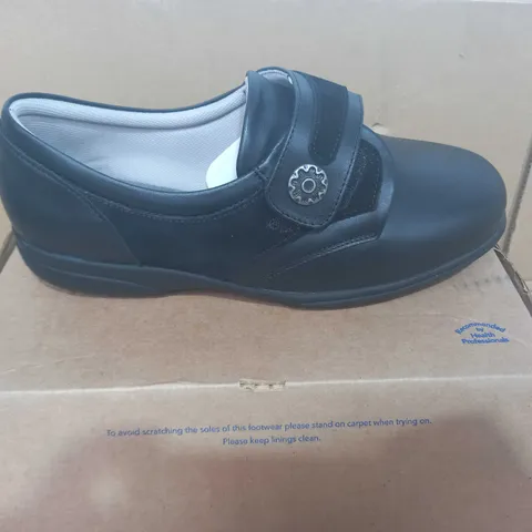 BOXED PAIR OF COSYFEET SHOES IN BLACK UK SIZE 9.5