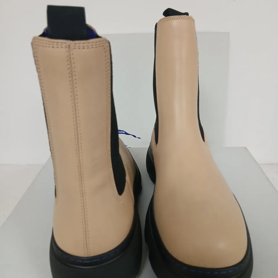 BURBERRY LEATHER CHELSEA BOOTS – BEIGE, RUBBER SOLE, UK 8 (EU 42)