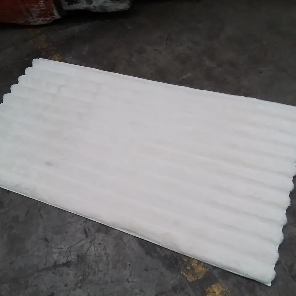 QUALITY DESIGNER AREA RUG - APPROXIMATELY 150X80CM