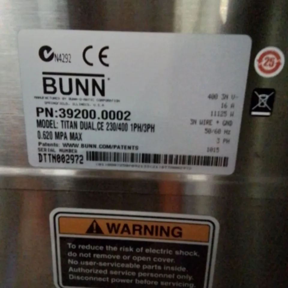 BUNN DUAL TITAN COMMERCIAL COFFEE BREWER WITH TWIN URNS