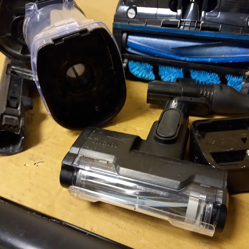 SHARK CORDLESS VACUUM IZ300UKT