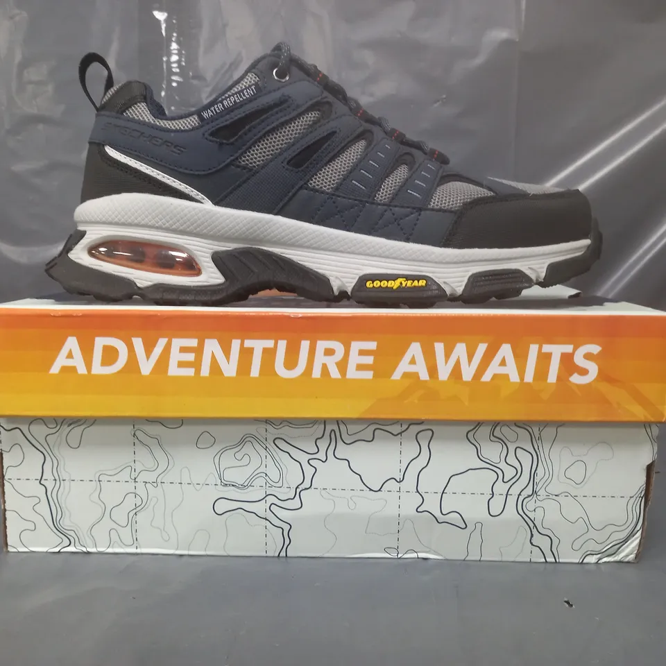 BOXED PAIR OF SKECHERS AIR-COOLED TRAINERS IN NAVY SIZE 8